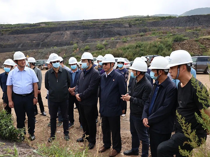 昆明市委常委、常务副市长夏俊松调研检查先锋煤业安全生产工作