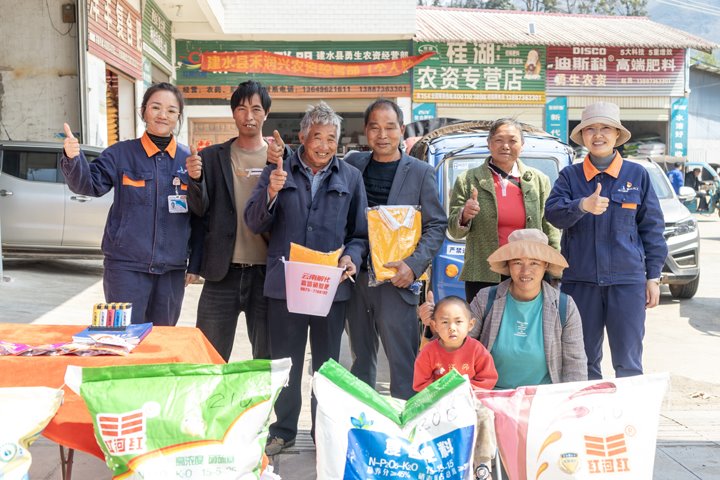 三转三树”下基层 春耕花开“女神节”——云南解化永远跟党走“田野迷彩冲锋号”暨“解化好肥料?丰收新长征”系列宣传活动火热开展中